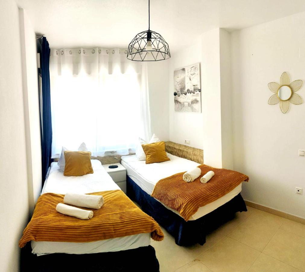 Апартаменты La Playa Blanca 1 Orbiplaya, Pool, Beach Front, Wifi Торевьиа Экстерьер фото